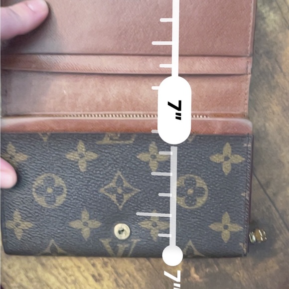Vintage LV wallet, only two owners. - Picture 12 of 13